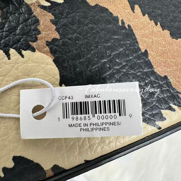 Coach Cosmetic Case With Leopard Print In Leather/Gold/Leopard Multi CCF43 NWT - Picture 4 of 8